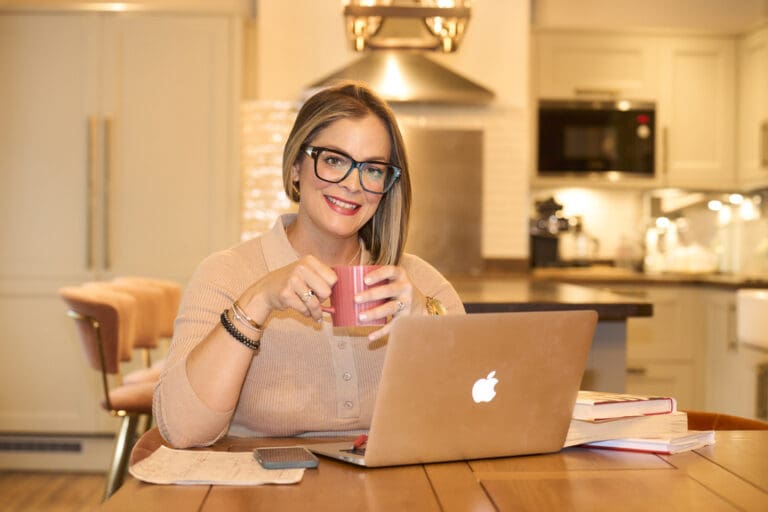 Nikki, Boostly client